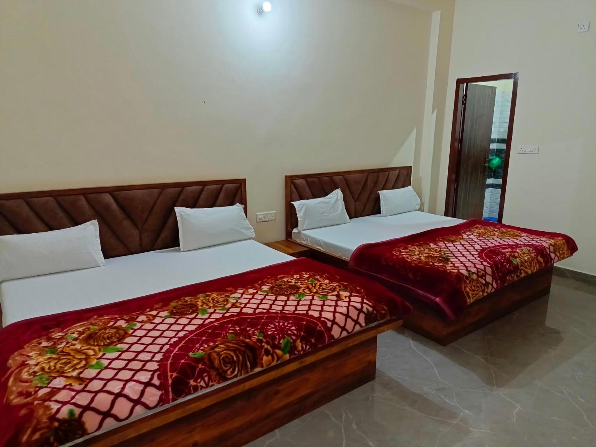 Shri Girraj Residency 호텔 마투라 외부 사진