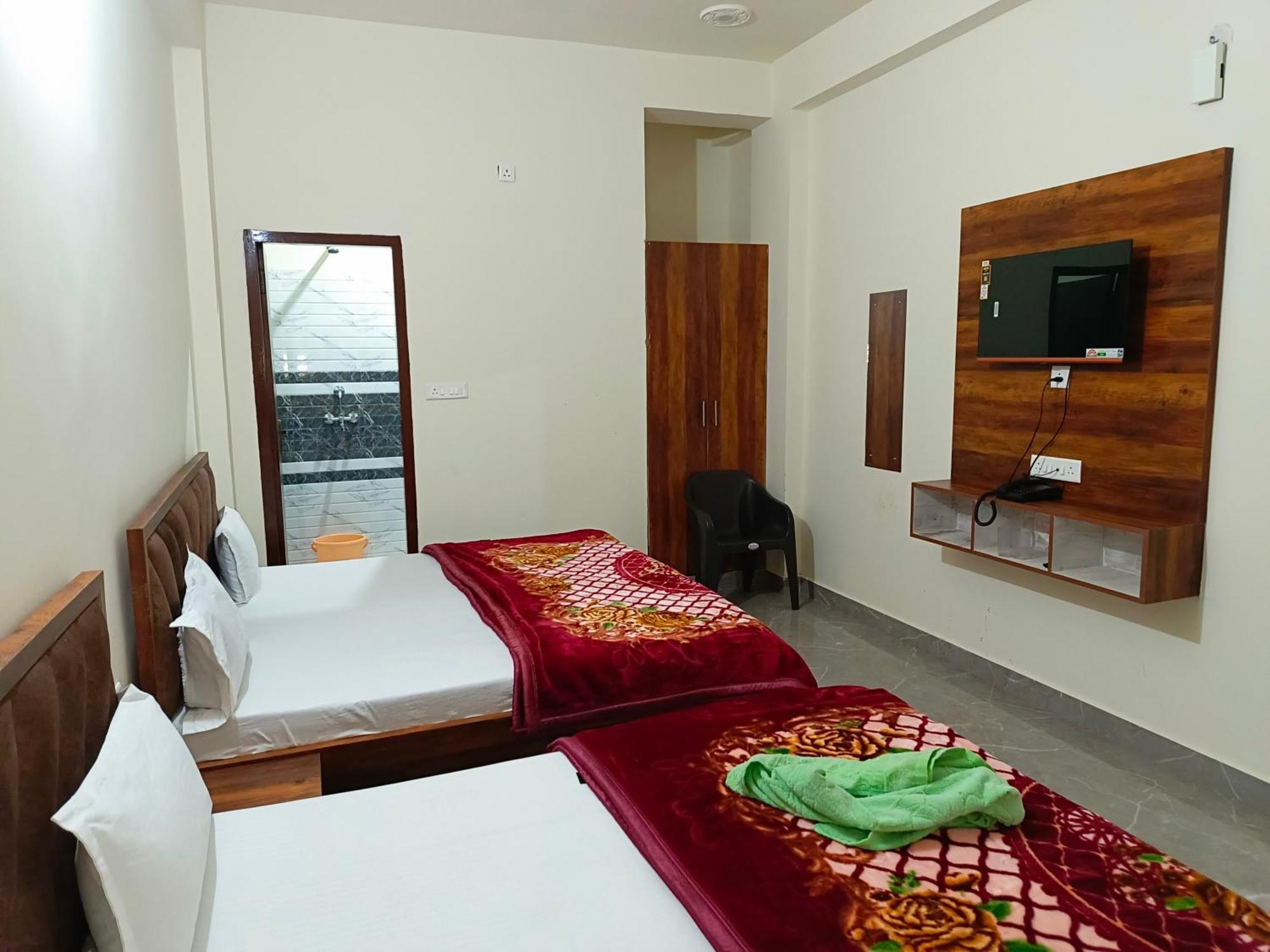 Shri Girraj Residency 호텔 마투라 외부 사진