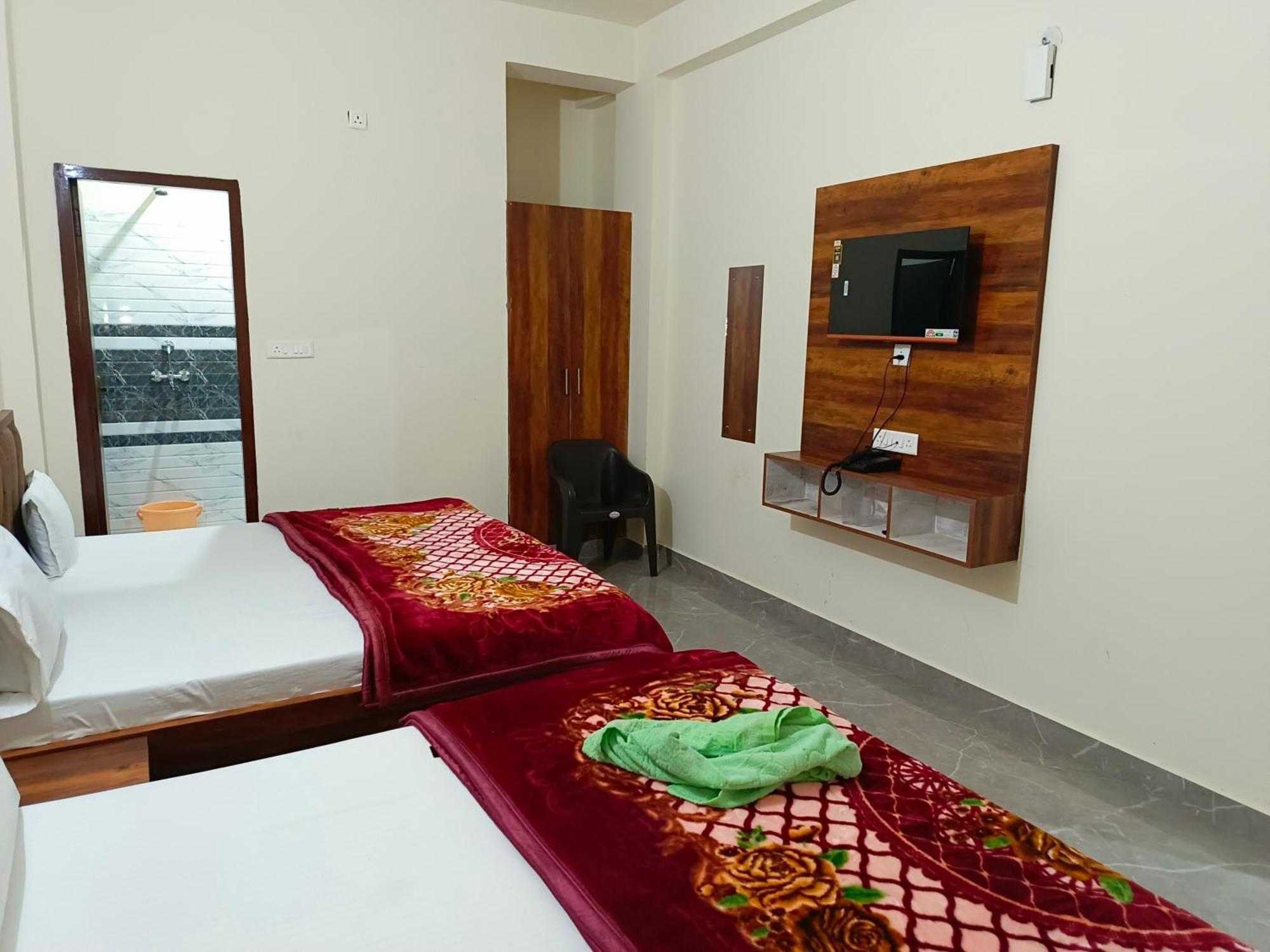 Shri Girraj Residency 호텔 마투라 외부 사진