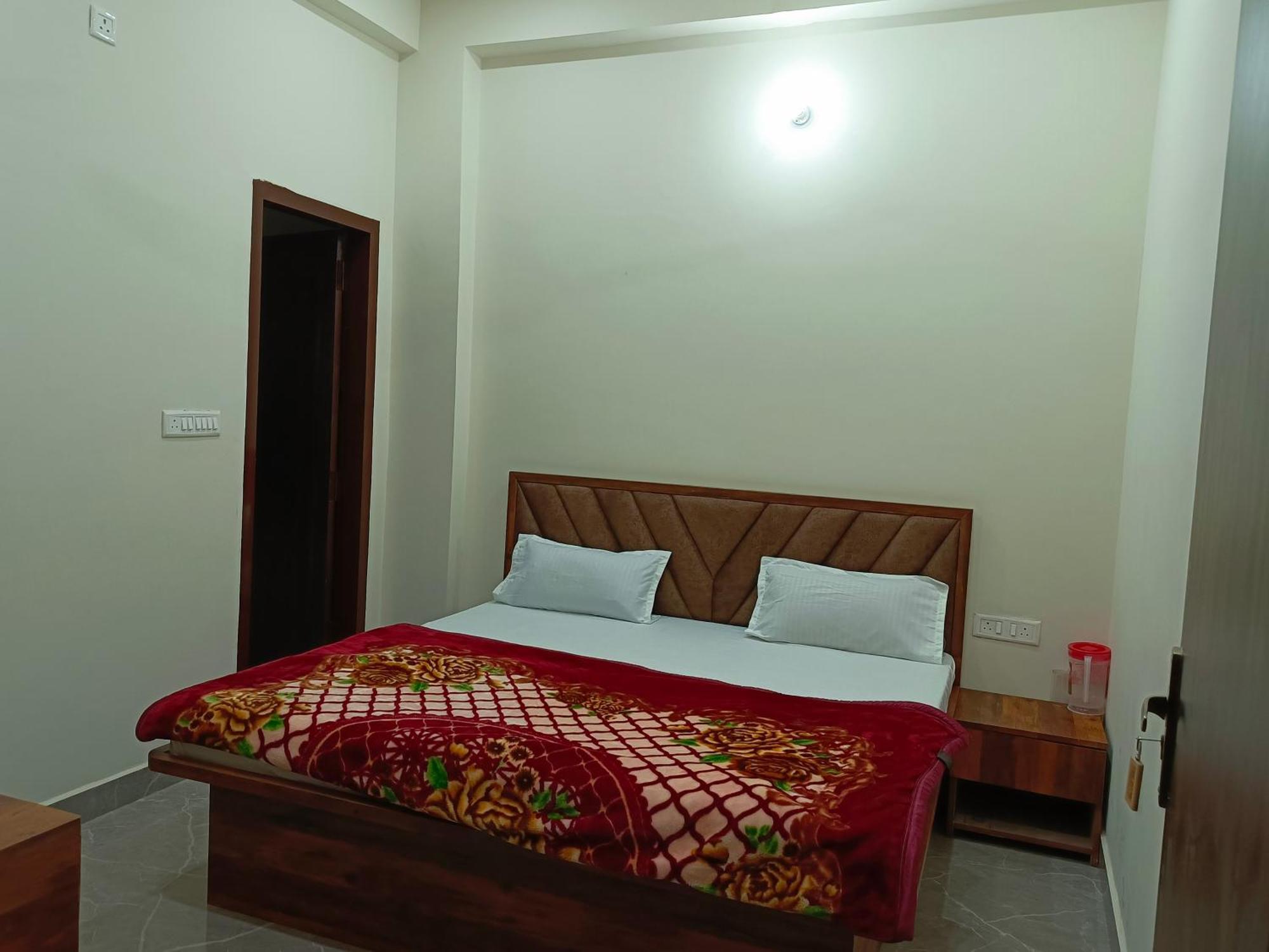 Shri Girraj Residency 호텔 마투라 외부 사진