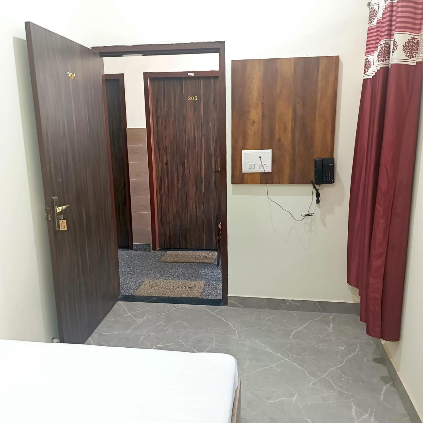 Shri Girraj Residency 호텔 마투라 외부 사진